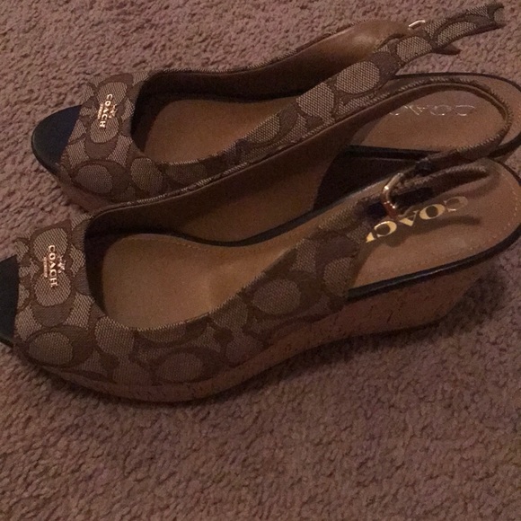Coach heels - Picture 1 of 3